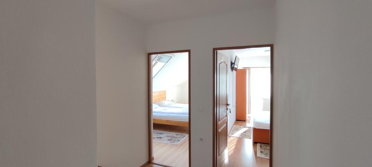 Olt-Part Vendeghaz Hotel ไบเลตุชนาด ภายนอก รูปภาพ