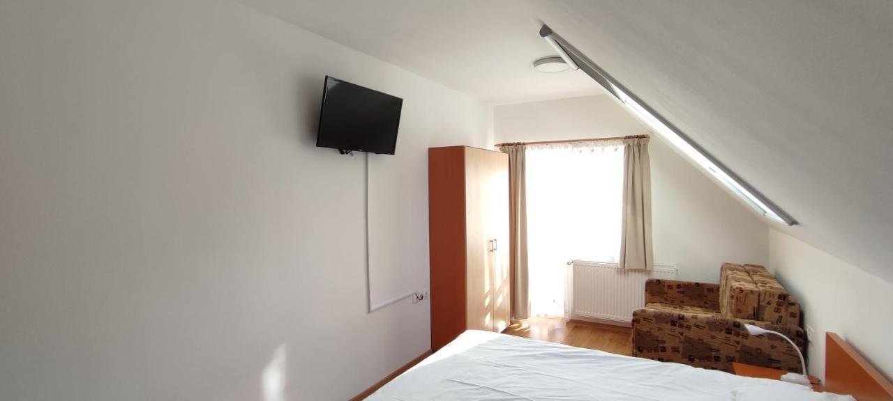 Olt-Part Vendeghaz Hotel ไบเลตุชนาด ภายนอก รูปภาพ