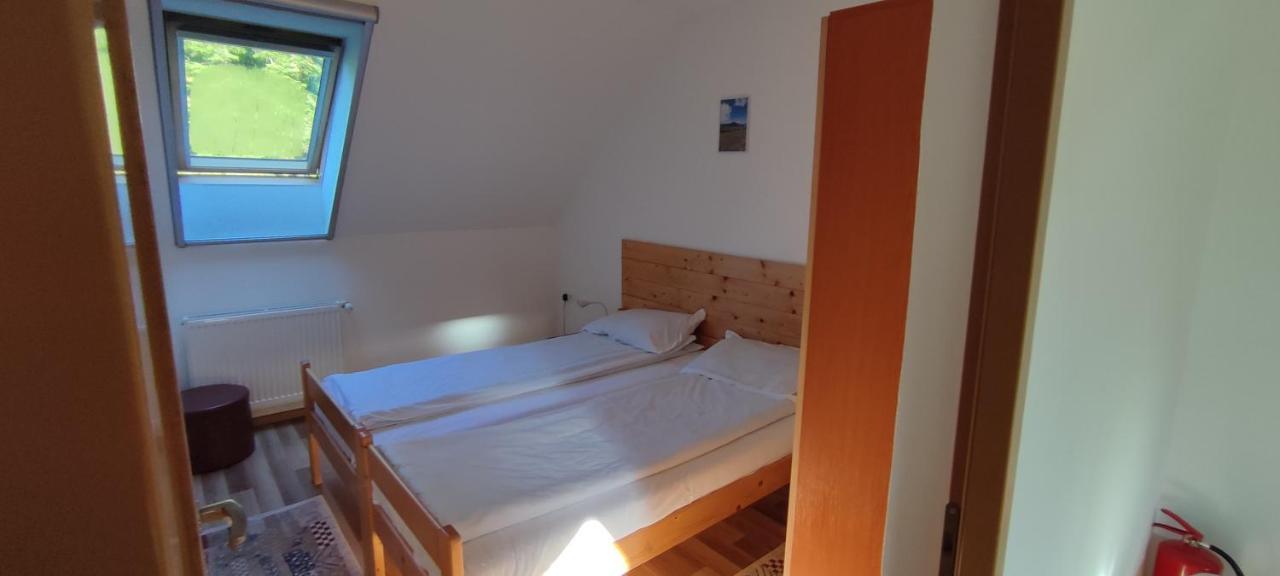 Olt-Part Vendeghaz Hotel ไบเลตุชนาด ภายนอก รูปภาพ