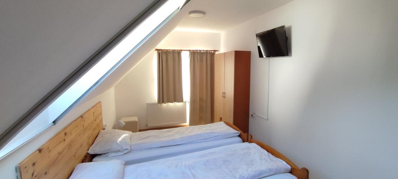 Olt-Part Vendeghaz Hotel ไบเลตุชนาด ภายนอก รูปภาพ