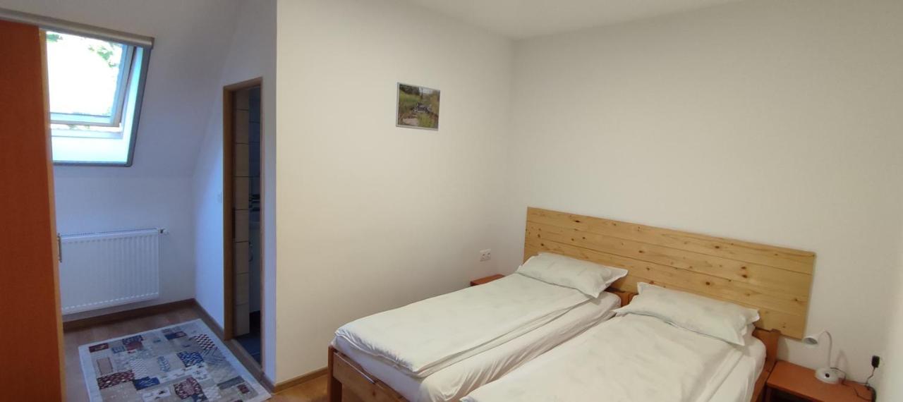 Olt-Part Vendeghaz Hotel ไบเลตุชนาด ภายนอก รูปภาพ