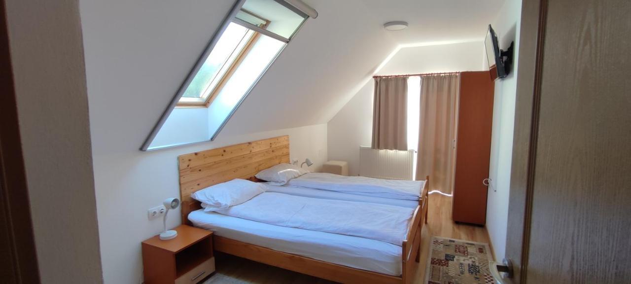 Olt-Part Vendeghaz Hotel ไบเลตุชนาด ภายนอก รูปภาพ