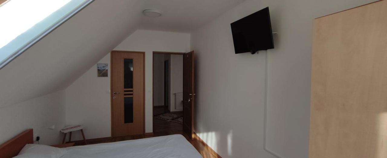 Olt-Part Vendeghaz Hotel ไบเลตุชนาด ภายนอก รูปภาพ