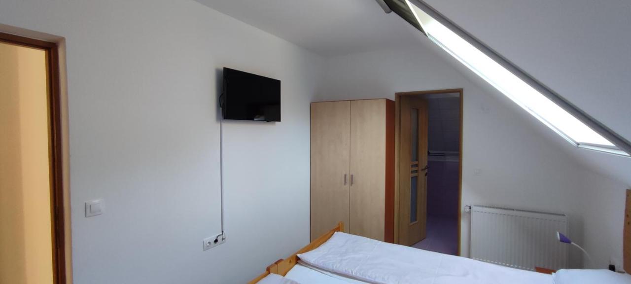 Olt-Part Vendeghaz Hotel ไบเลตุชนาด ภายนอก รูปภาพ